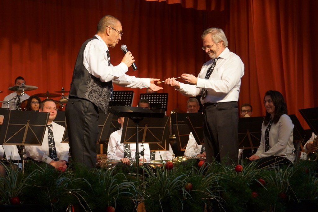 passationdelabaguetteduchefdorchestre Commune de Baldenheim